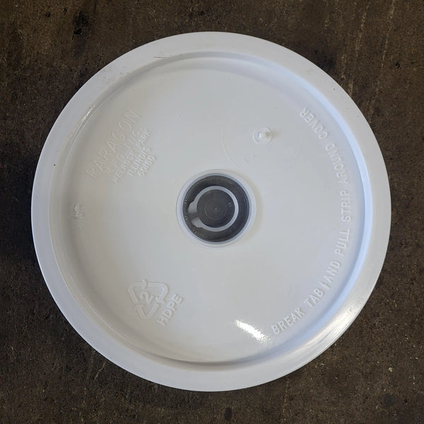 Bucket Feeder With Feeding Plugs
